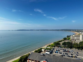 Stunning Ocean & City View APT